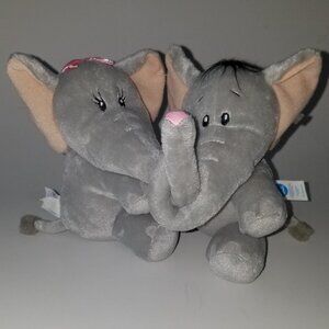 Applause Elephant Plush Couple Entertwined Trunks Valentine's Day Gift 5.5" Toy